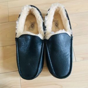 Men’s UGG Black Leather Ascot Slippers 5379B, 9